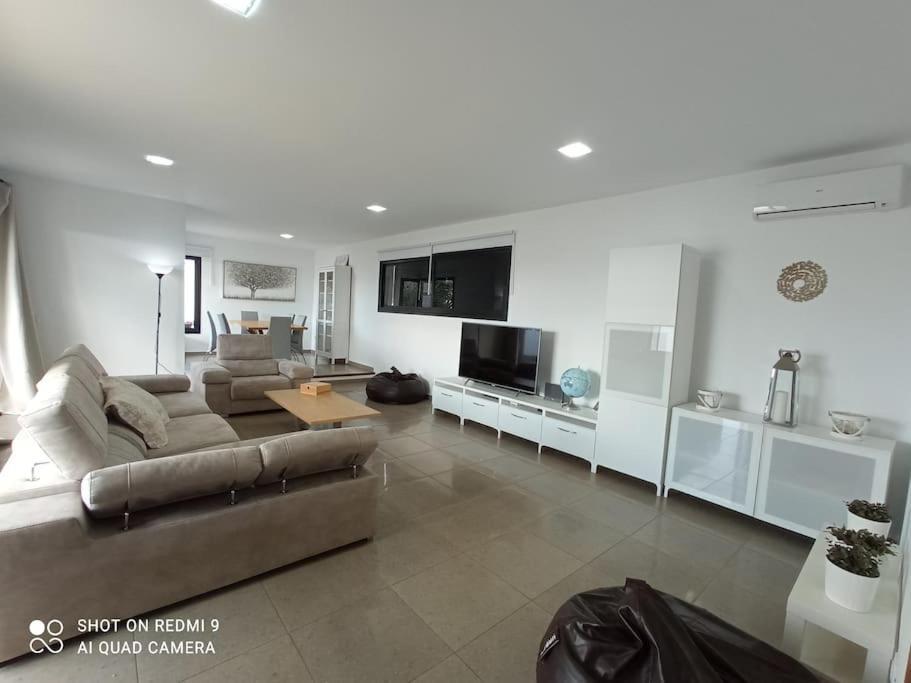 Villa Gehidy Тегисе Экстерьер фото