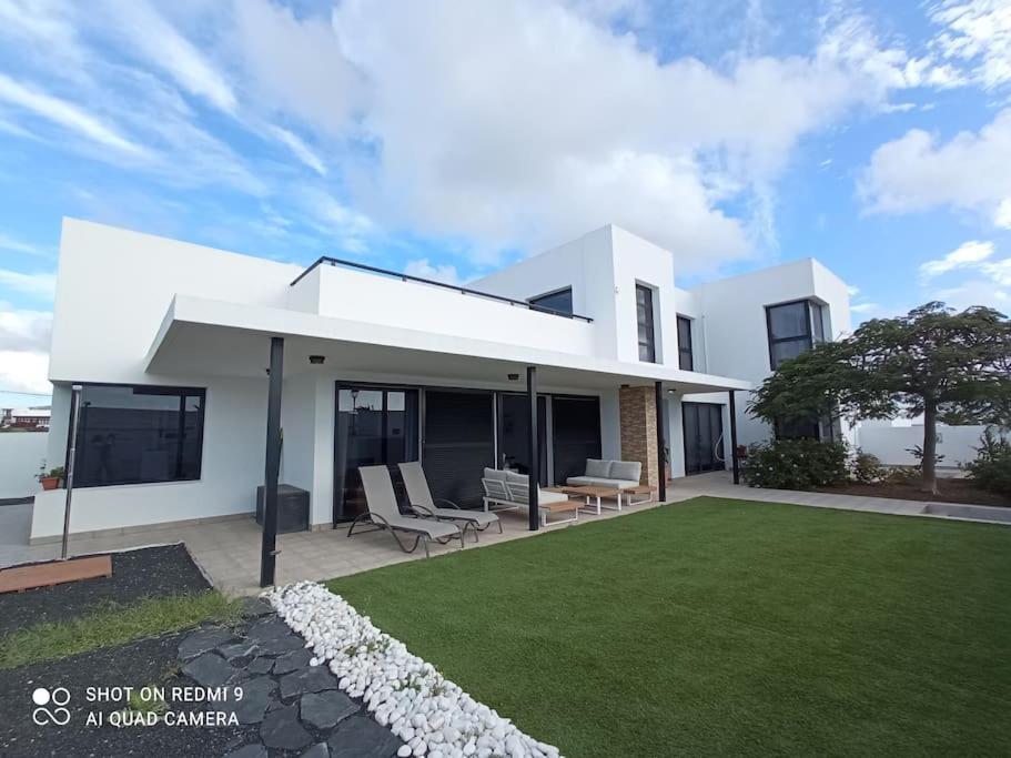 Villa Gehidy Тегисе Экстерьер фото